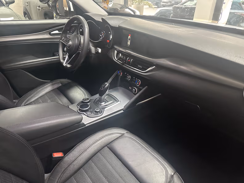 Alfa Romeo Stelvio - 11