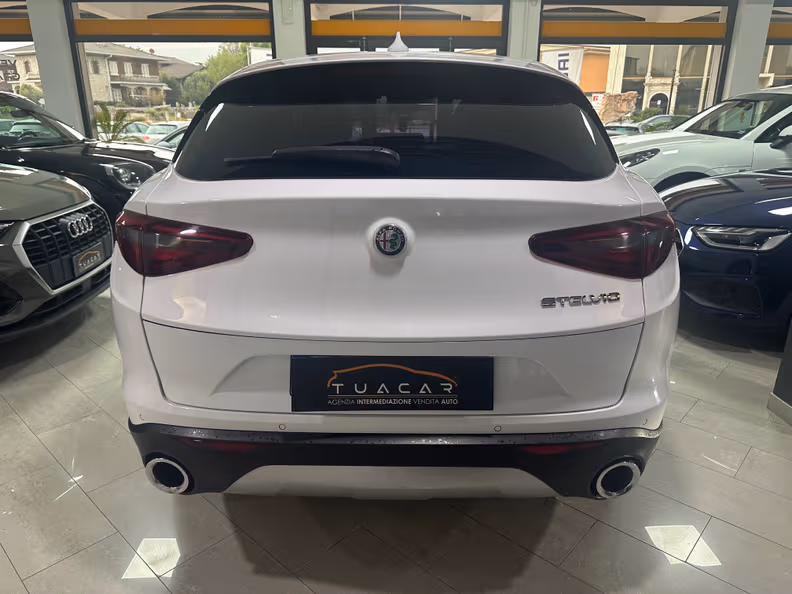 Alfa Romeo Stelvio - 4