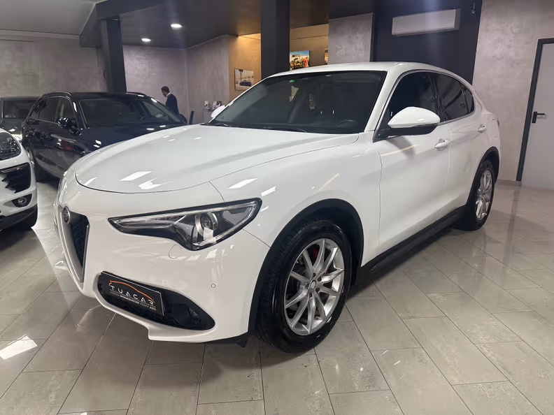 Alfa Romeo Stelvio - 1