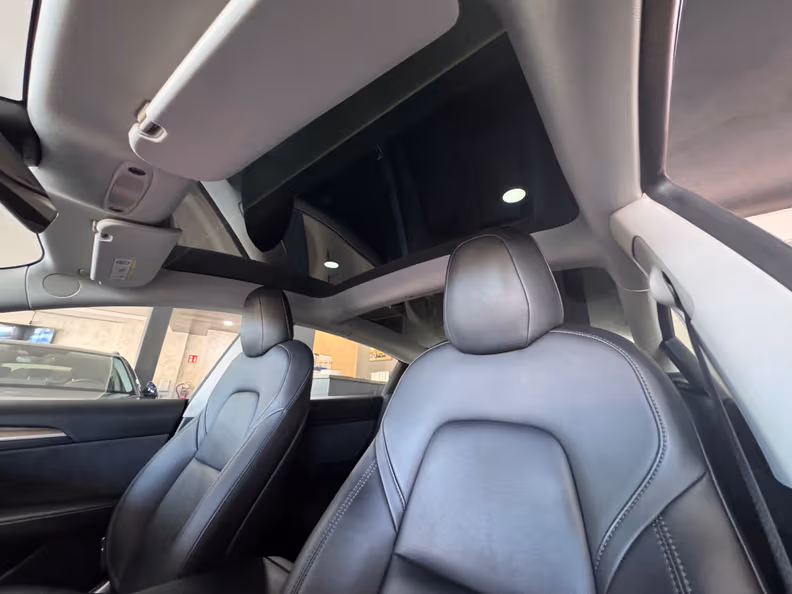 Tesla Model 3 - 12