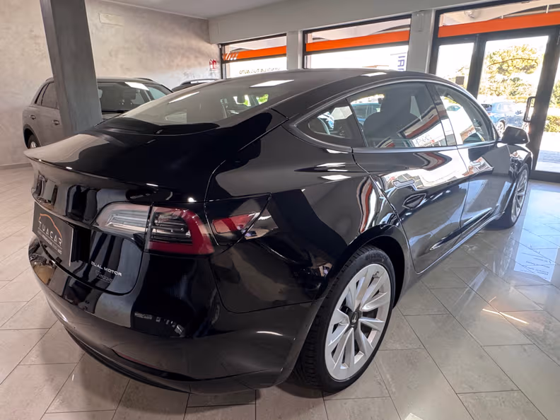 Tesla Model 3 - 3