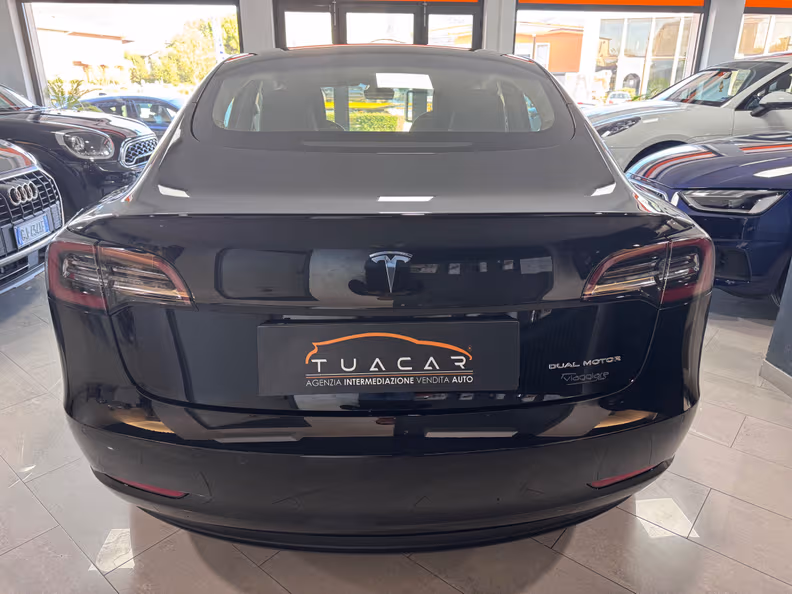 Tesla Model 3 - 4