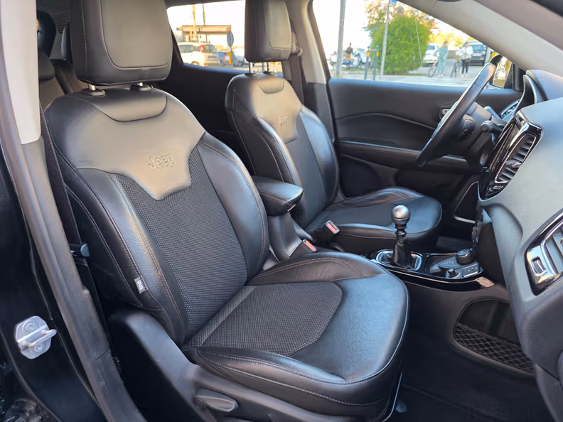 Jeep Compass - 10