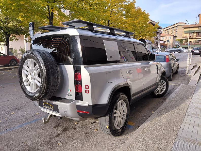 Land Rover Defender - 4