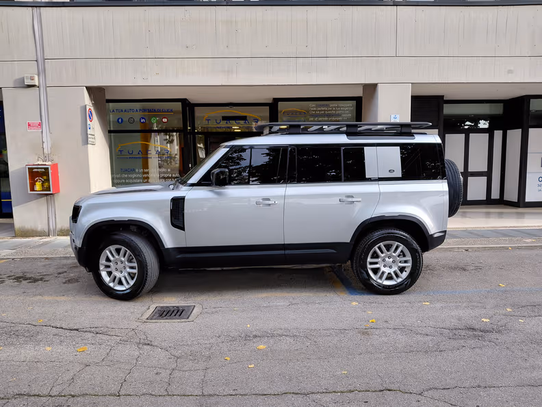 Land Rover Defender - 29