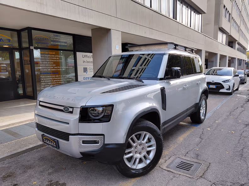 Land Rover Defender - 1