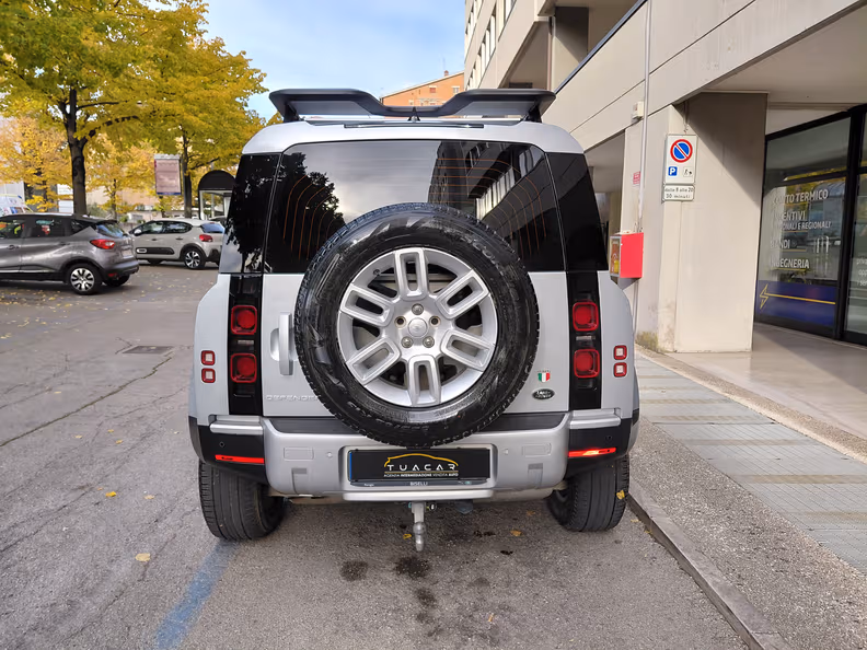 Land Rover Defender - 27
