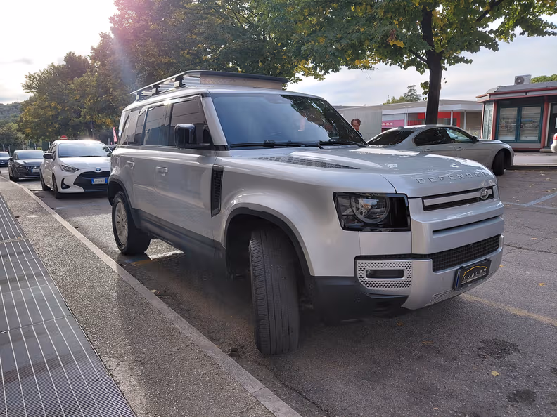 Land Rover Defender - 3