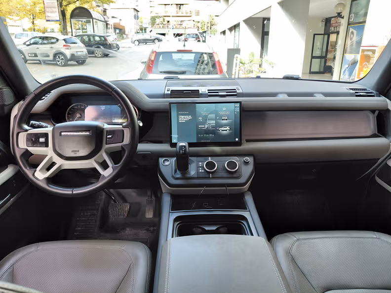 Land Rover Defender - 8