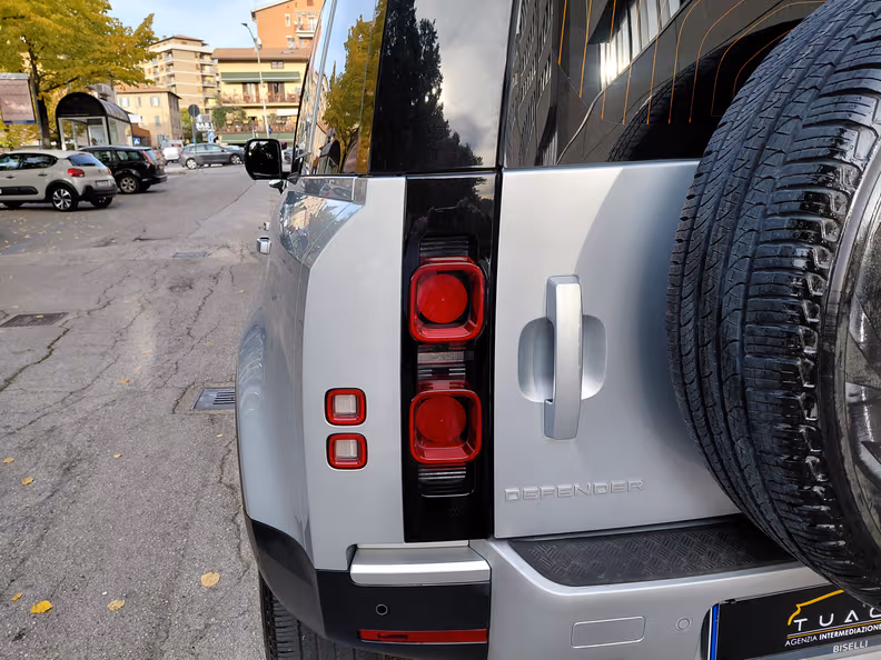Land Rover Defender - 23
