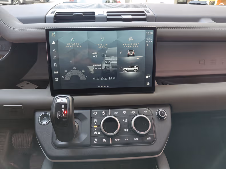 Land Rover Defender - 16