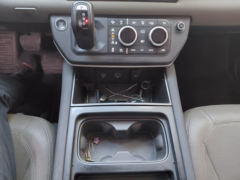 Land Rover Defender - 17