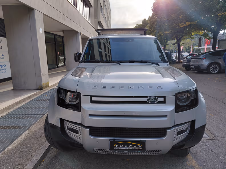 Land Rover Defender - 2