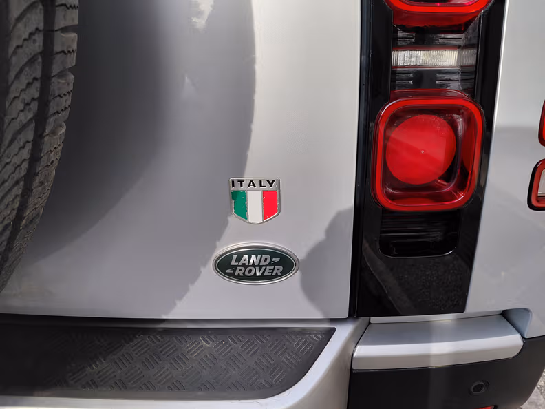 Land Rover Defender - 22