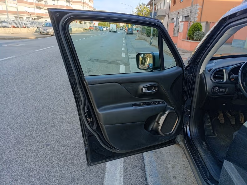 Jeep Renegade - 16