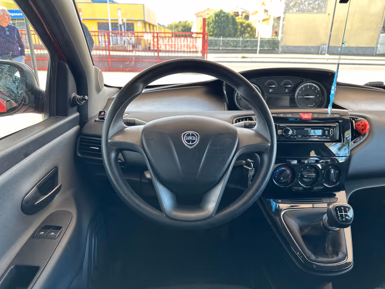 Lancia Ypsilon - 7