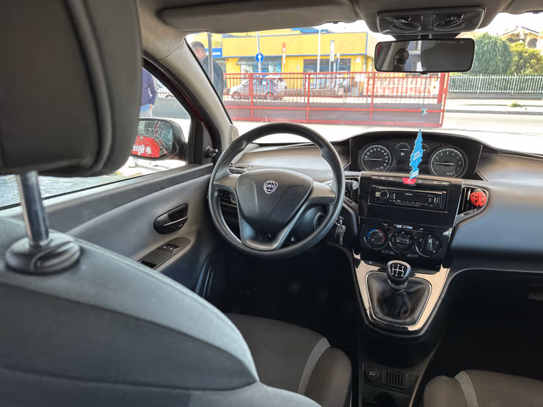 Lancia Ypsilon - 8
