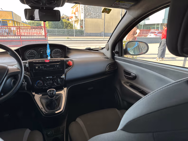 Lancia Ypsilon - 12