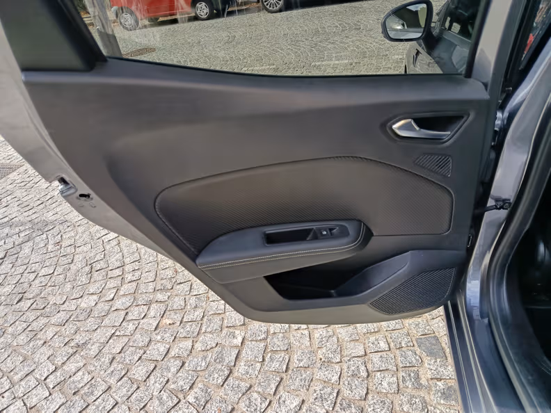 Renault Clio - 36