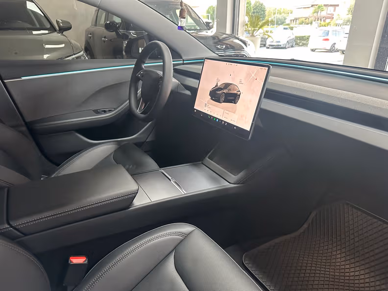 Tesla Model 3 - 10