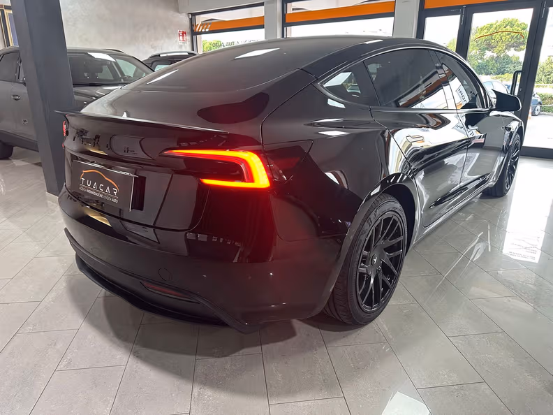 Tesla Model 3 - 5
