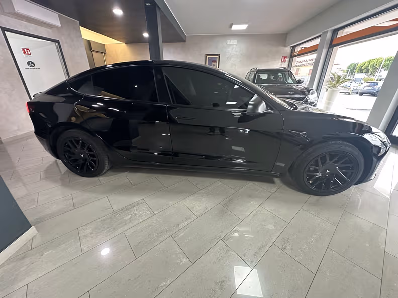 Tesla Model 3 - 4