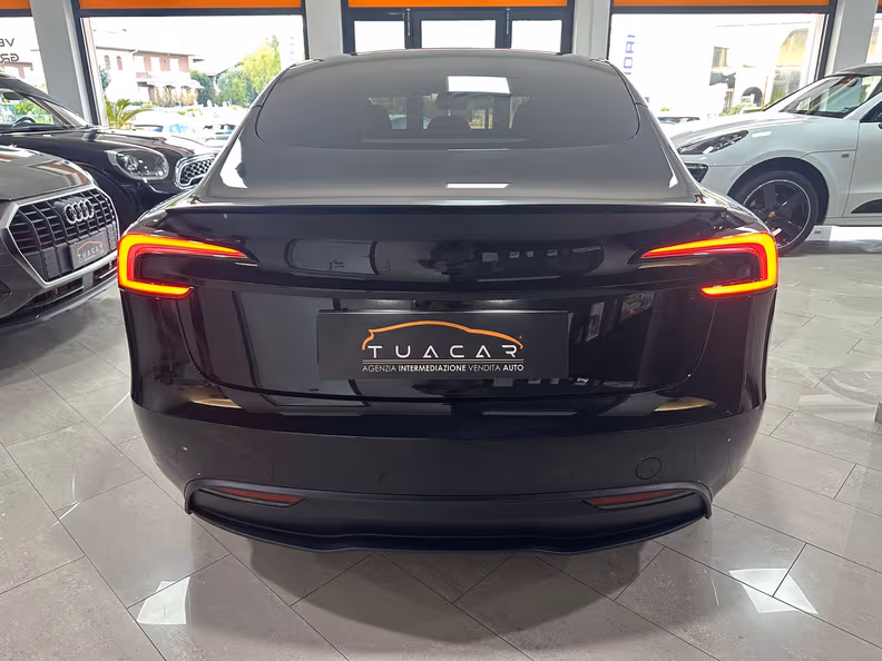 Tesla Model 3 - 7