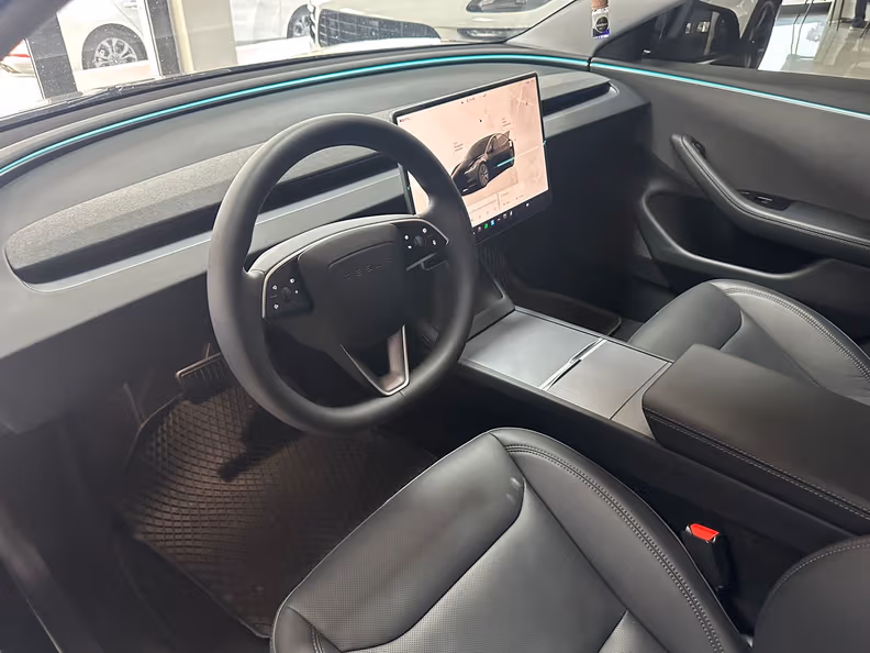 Tesla Model 3 - 9