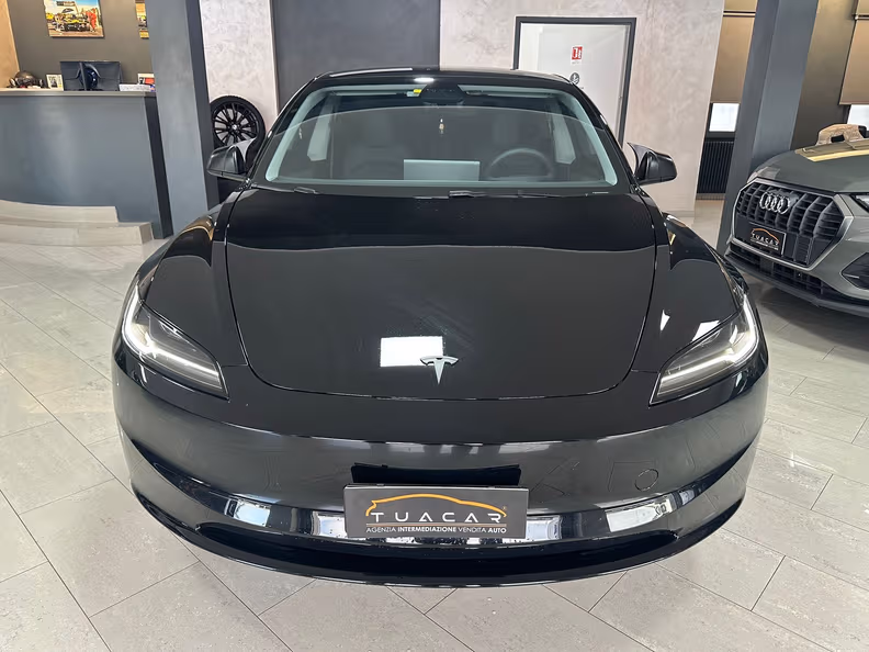 Tesla Model 3 - 8