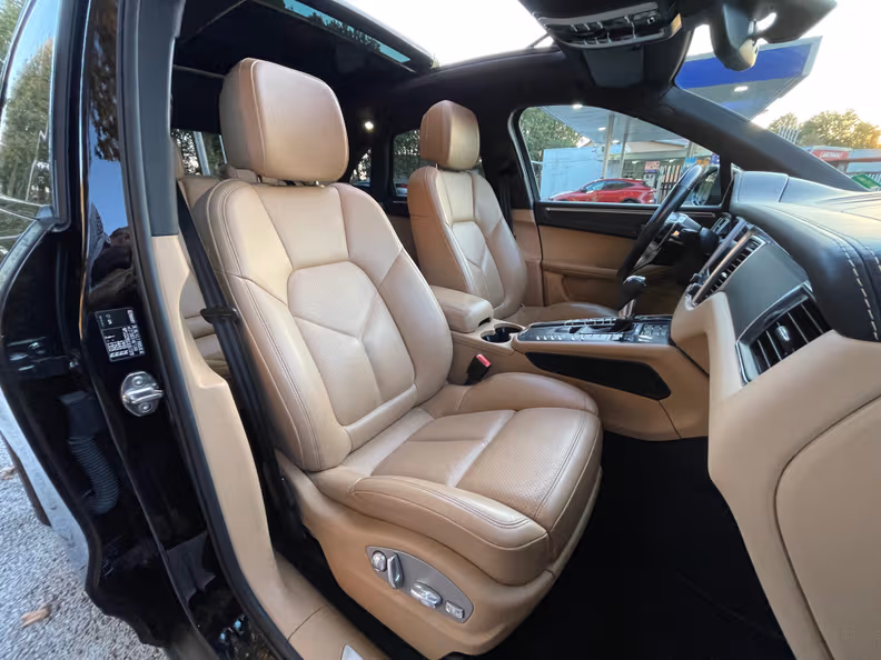 Porsche Macan - 24