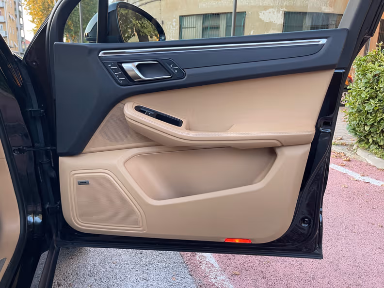 Porsche Macan - 37