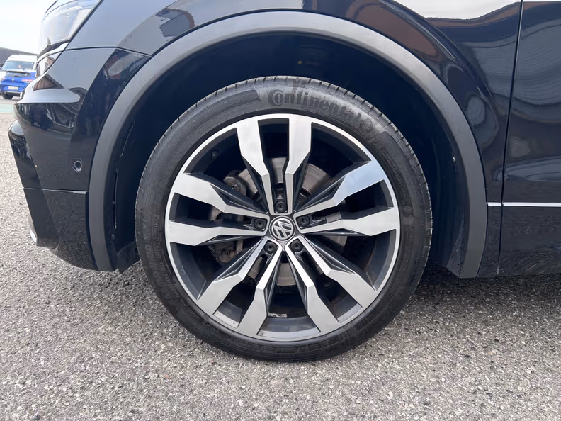 Volkswagen Tiguan - 10