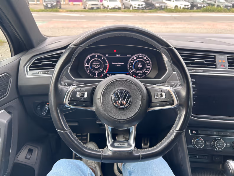 Volkswagen Tiguan - 16