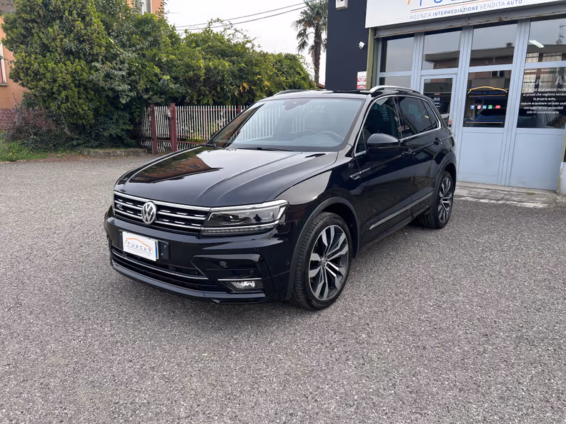 Volkswagen Tiguan - 1