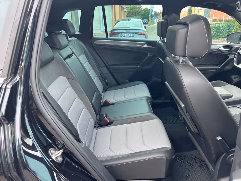 Volkswagen Tiguan - 24