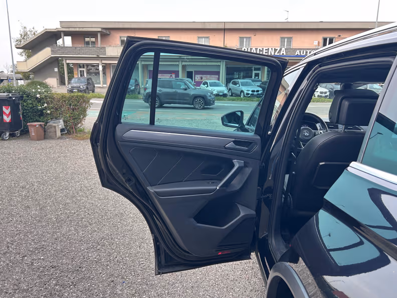 Volkswagen Tiguan - 23