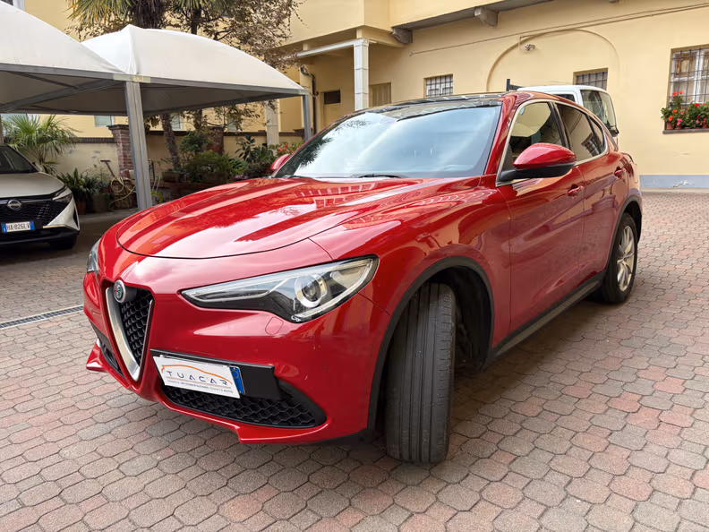 Alfa Romeo Stelvio - 1