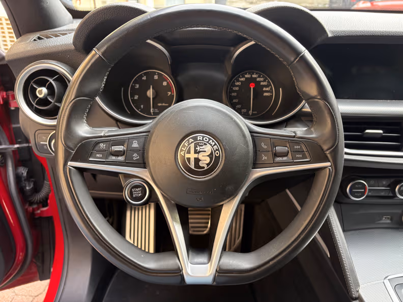 Alfa Romeo Stelvio - 16
