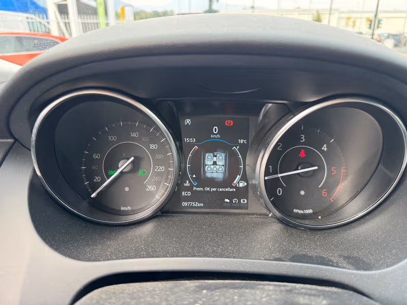 Jaguar E-Pace - 17