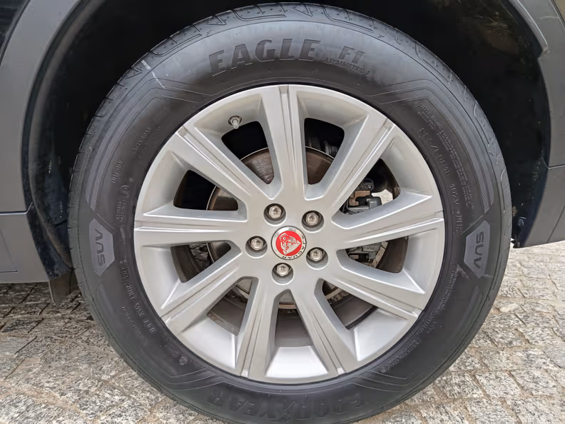 Jaguar E-Pace - 40