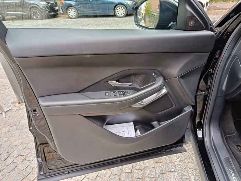Jaguar E-Pace - 34