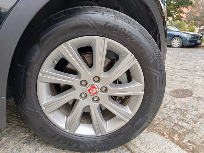 Jaguar E-Pace - 41