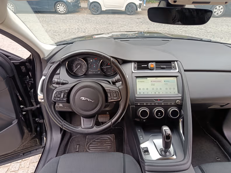 Jaguar E-Pace - 30