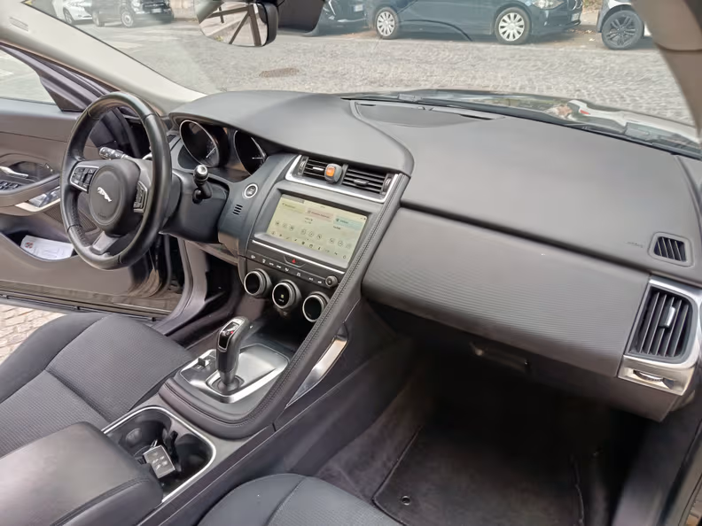 Jaguar E-Pace - 23