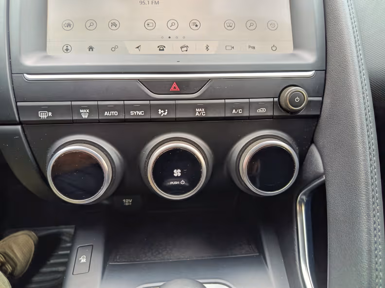 Jaguar E-Pace - 16