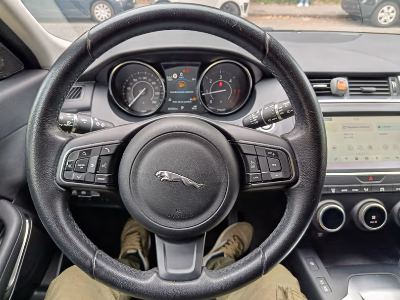 Jaguar E-Pace - 13
