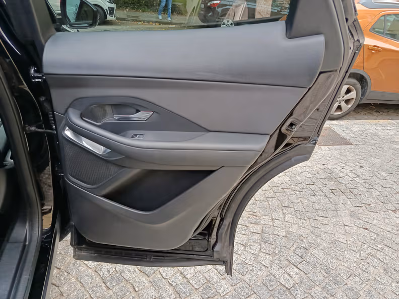 Jaguar E-Pace - 37
