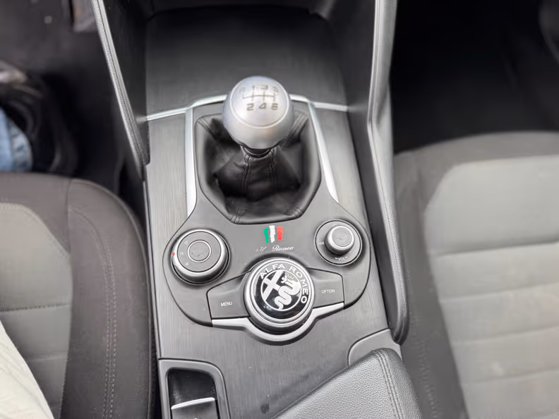 Alfa Romeo Giulia - 19