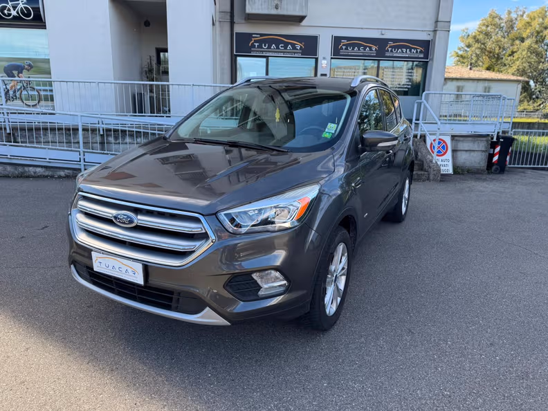 Ford Kuga - 1