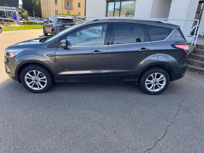 Ford Kuga - 2